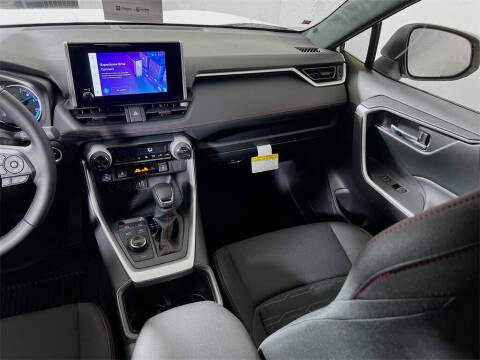 2025 Toyota RAV4 Plug-in Hybrid SE