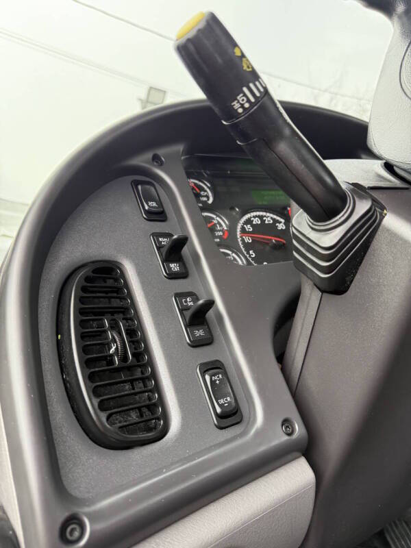 2022 Freightliner M2 106