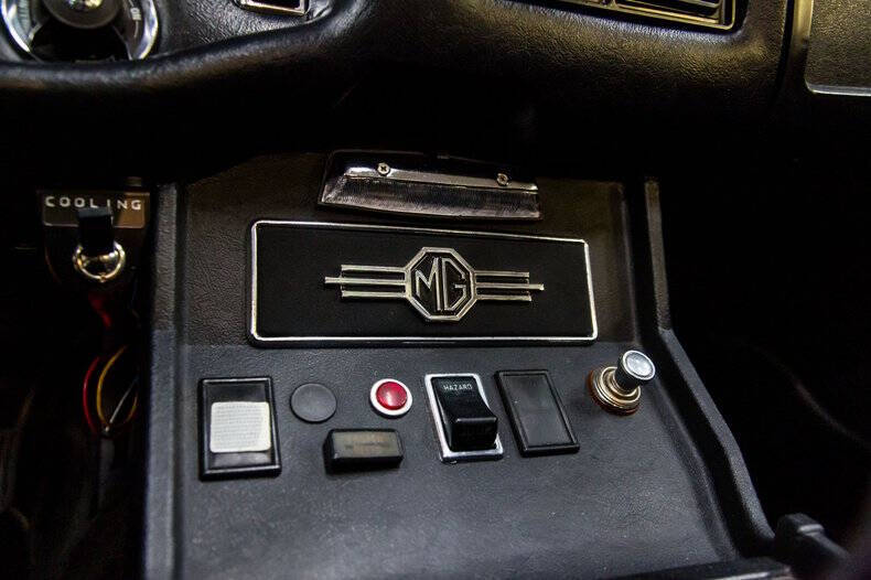 1974 MG EARLY CHROME BUMPER B