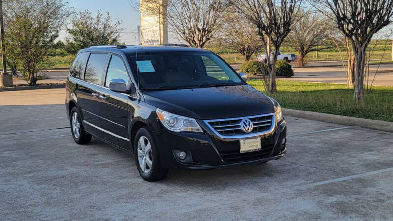 2012 Volkswagen Routan for sale at America's Auto Financial in Houston TX