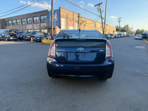 2012 Toyota Prius Two