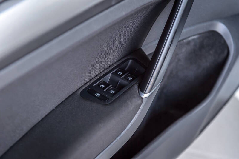 2016 Volkswagen Golf TSI S