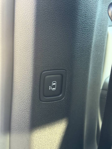 2023 Kia Carnival LX