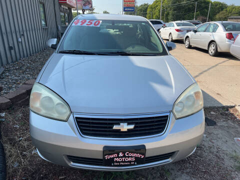 2007 Chevrolet Malibu for sale at TOWN & COUNTRY MOTORS in Des Moines IA