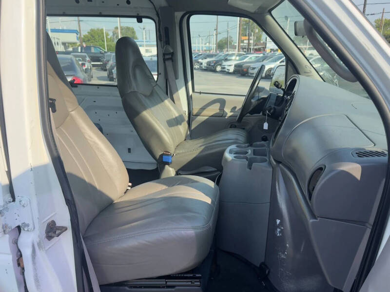 2001 Ford E-Series E-150