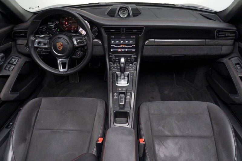 2017 Porsche 911 Carrera GTS
