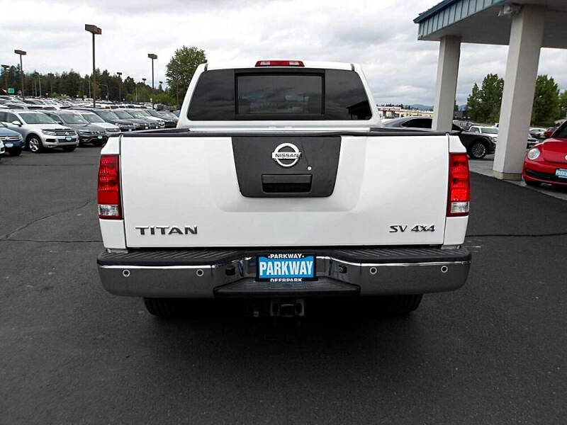 2011 Nissan Titan SV