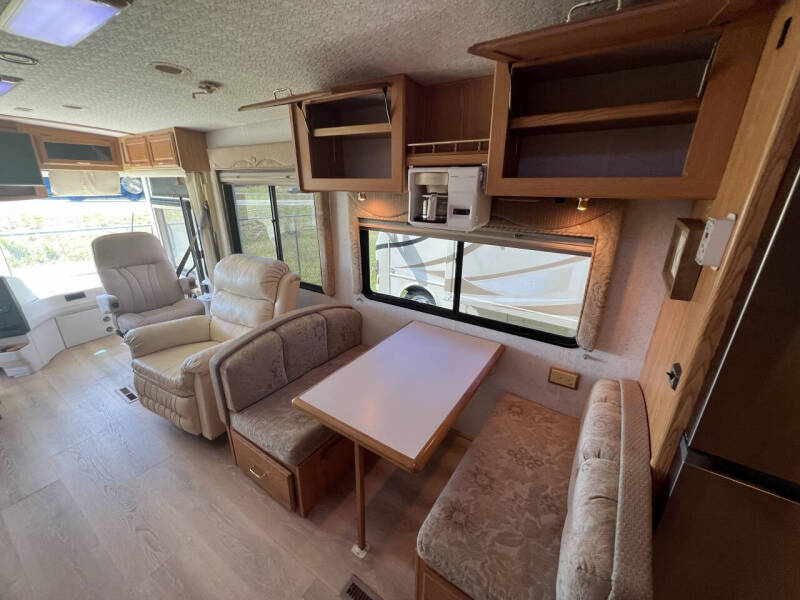 2001 Winnebago Journey 36L