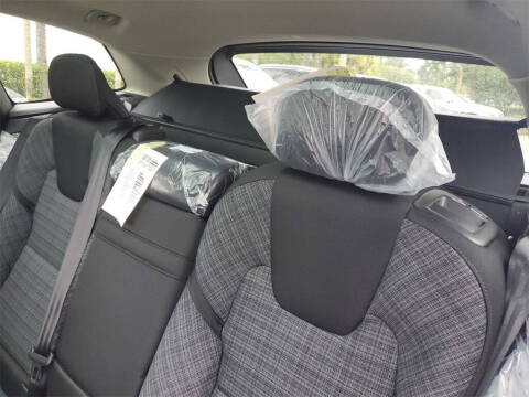 2025 Volvo XC60 B5 Core Dark Theme