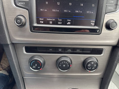 2017 Volkswagen Golf TSI S