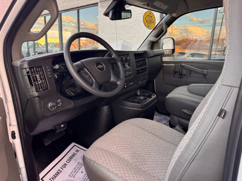 2025 Chevrolet Express 2500