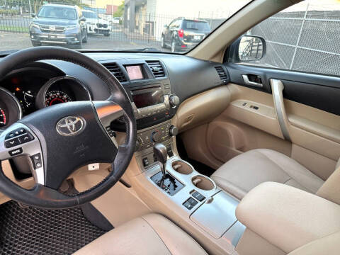 2012 Toyota Highlander SE