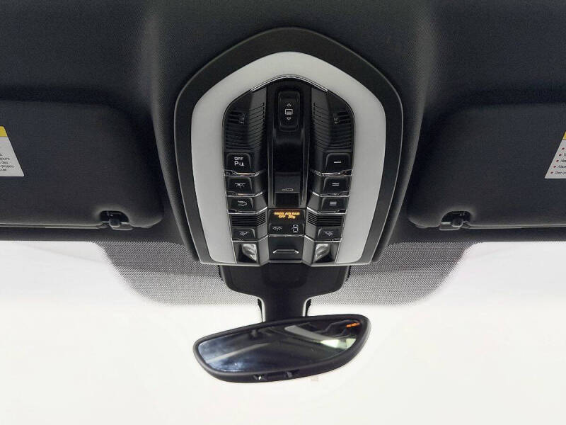 2017 Porsche Cayenne Platinum Edition