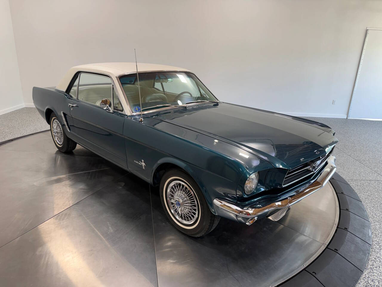 1965 Ford Mustang 1