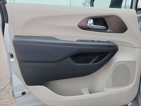2024 Chrysler Voyager LX