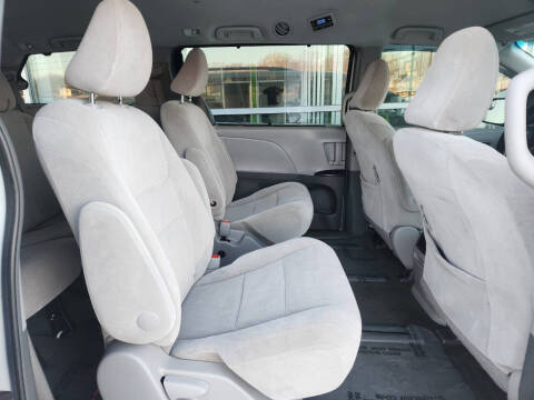 2017 Toyota Sienna LE 7-Passenger