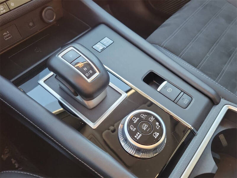 2024 Mitsubishi Outlander PHEV SE