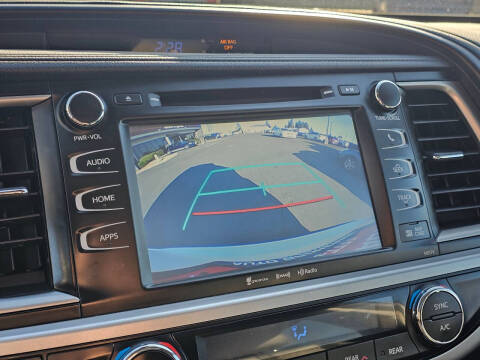 2017 Toyota Highlander SE