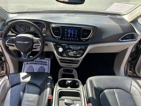 2017 Chrysler Pacifica Touring-L