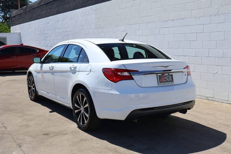 2013 Chrysler 200 Limited