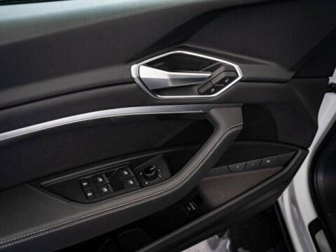 2022 Audi e-tron quattro Premium