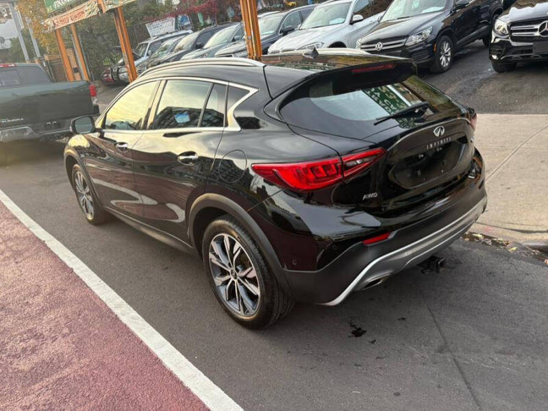2017 Infiniti QX30 Premium