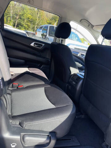 2018 Nissan Pathfinder SV