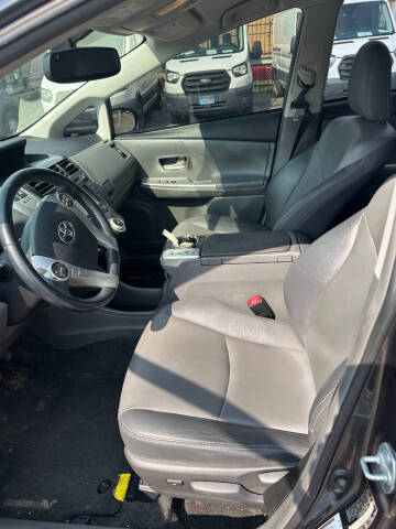 2014 Toyota Prius v Five