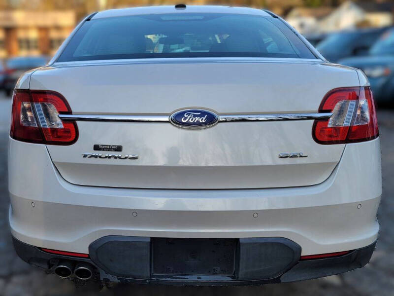 2011 Ford Taurus SEL