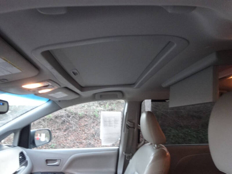 2017 Toyota Sienna XLE Premium 7-Passenger