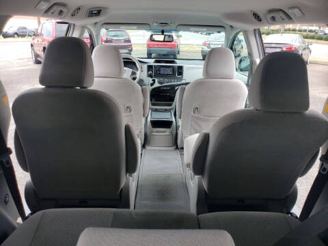 2013 Toyota Sienna LE 7-Passenger