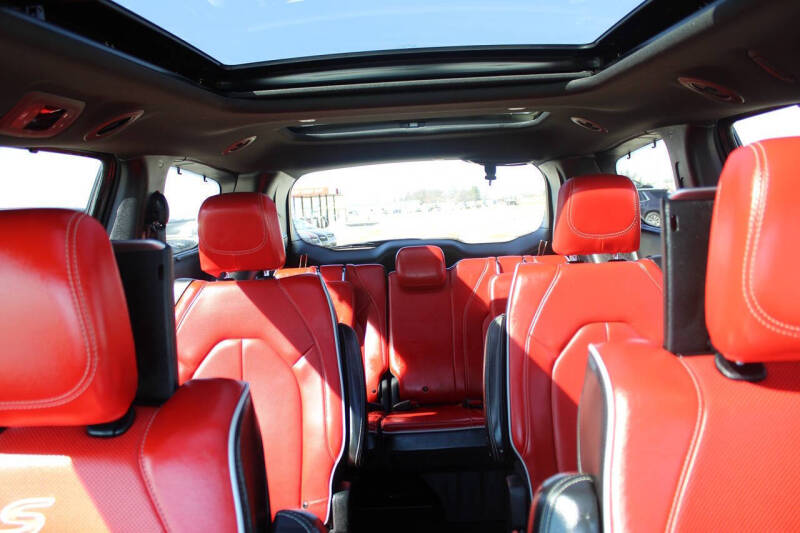 2020 Chrysler Pacifica Limited Red S