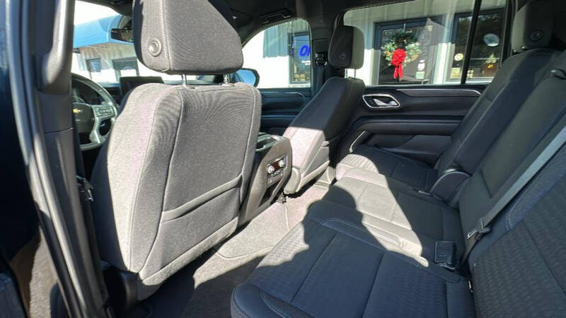 2022 Chevrolet Suburban LS