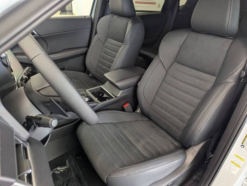 2025 Mitsubishi Outlander PHEV SE