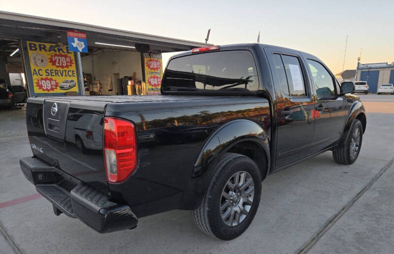 2012 Nissan Frontier SV photo 16