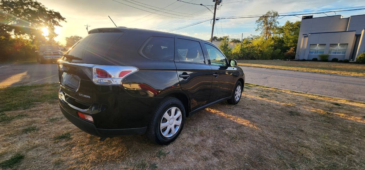 2014 Mitsubishi Outlander for sale at URIEL's AUTOMOTIVE LLC in Middletown, OH