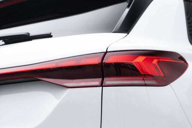 2025 Audi Q6 e-tron quattro Premium Plus