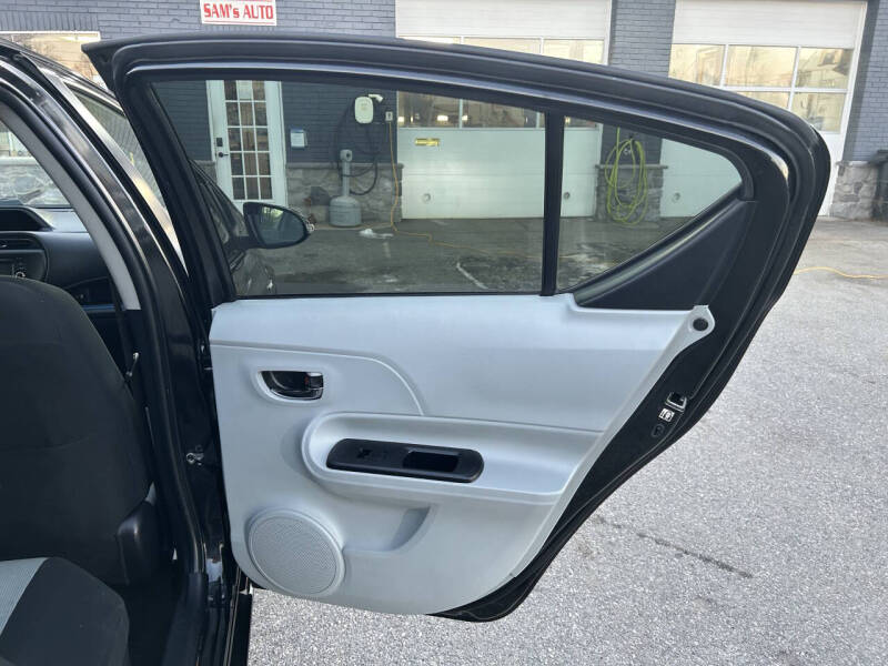 2013 Toyota Prius c Two