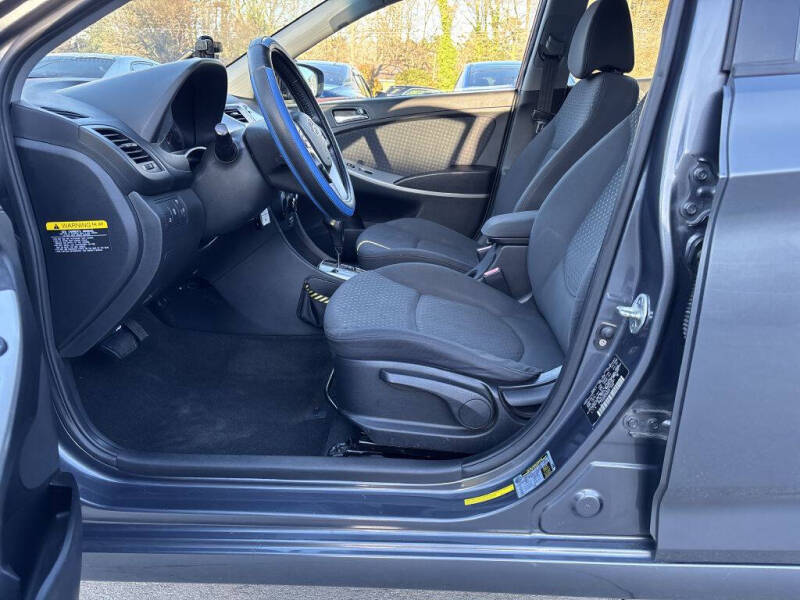 2012 Hyundai Accent SE