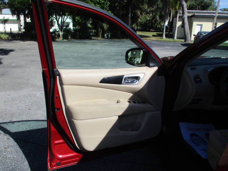 2016 Nissan Pathfinder SV