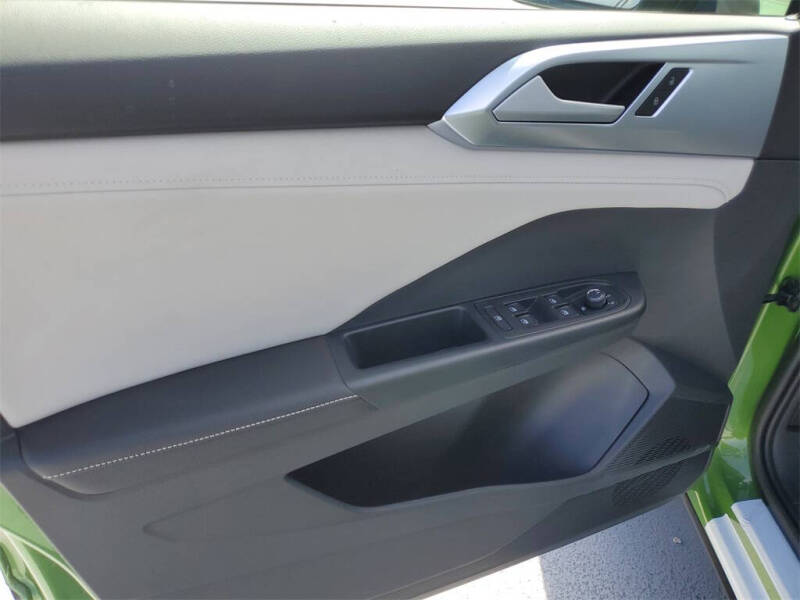 2025 Volkswagen Taos SE