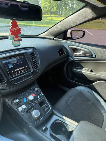 2016 Chrysler 200 S