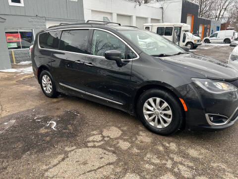 2017 Chrysler Pacifica Touring-L