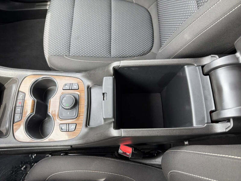 2023 GMC Acadia SLE - Photo 30