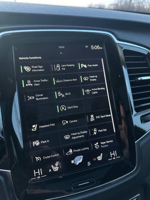 2016 Volvo XC90 T6 Momentum