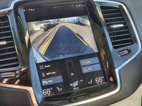 2022 Volvo XC90 T6 Momentum 6-Passenger