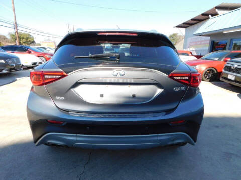 2017 Infiniti QX30