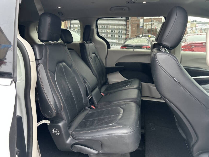 2020 Chrysler Pacifica Touring L