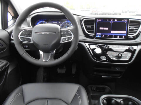 2027 Chrysler Pacifica Select