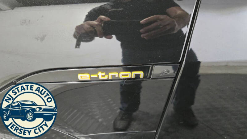 2021 Audi e-tron quattro Premium Plus